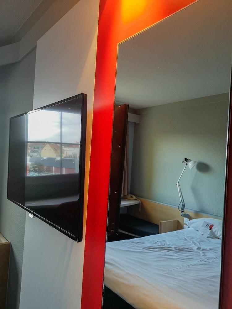 Ibis Strasbourg Aeroport Le Zenith Hotel Lingolsheim Bagian luar foto